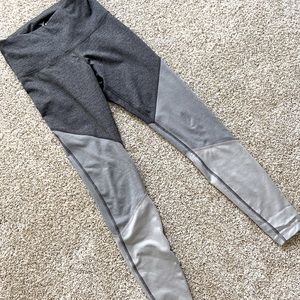 Old Navy XS Petite ColorBlock Leggings